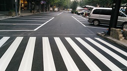 西國貿(mào)酒店停車場標線施工
